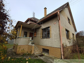 Murovaný rodinný dom v pokojnej časti Púchova na predaj