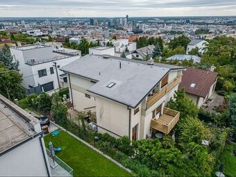 2-generačný starší rodinný dom na Kolibe s potenciálom