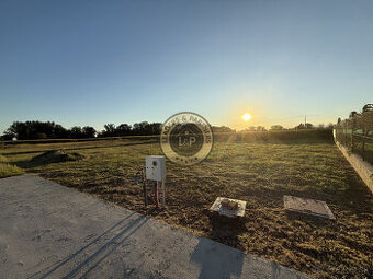 REZERVOVANÉ-Na predaj stavebný pozemok v obci Veľký Grob