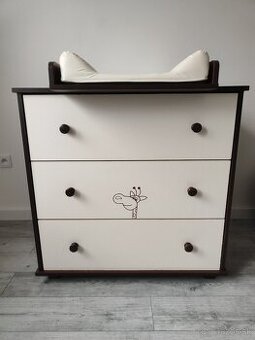 Komoda s prebaľovacím pultom