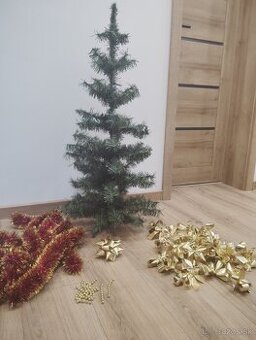 Umelý vianočný stromček 1m s ozdobami