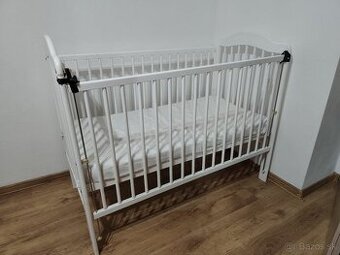 Detská drevená postieľka