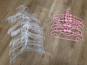 Detské plastové vešiaky