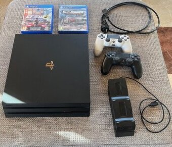 Predám PlayStation 4 PRO + dve hry a nabíjacia stanica
