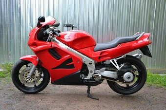 Honda VFR750 RC36-rezervace