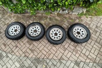 Suzuki Samurai Kolesá 205/70 R15