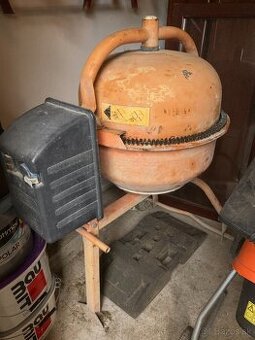 Miesacka 220 V
