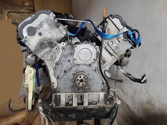 predám motor vw touareg Ayh V10 800€ - 1