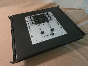 Mixpult Numark M101 USB v rackovej zásuvke