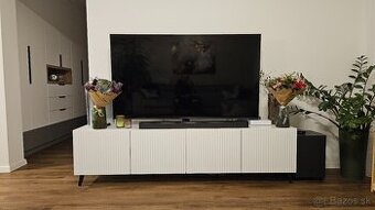 Skrinka pod TV biela