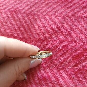 Oceľový prsteň so zirkónmi