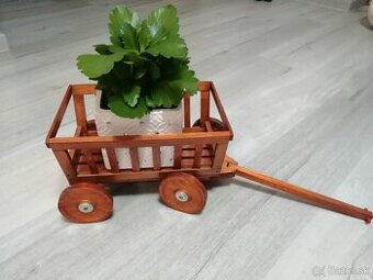Predám okrasné drevenné vozíčky