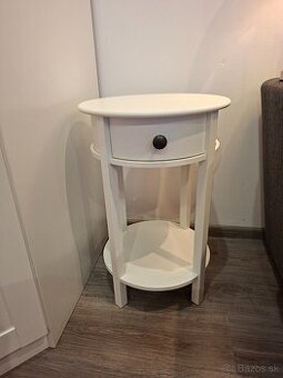 Biely stolik z Jysku priemer 40cm