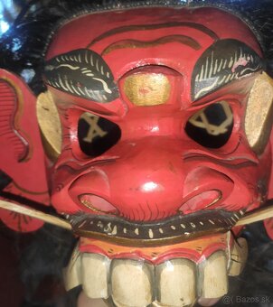 Okultná Indonézska drevená vyrezávaná maska Boha