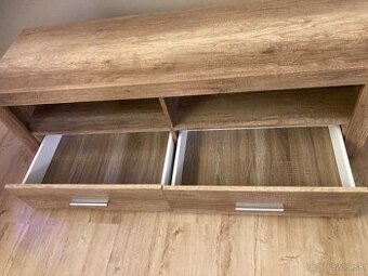 Skrinka pod televízor