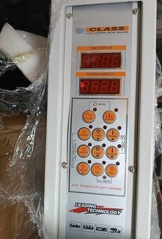 Konstrukce s ovládacím panelem pro infrač. sušičku laků