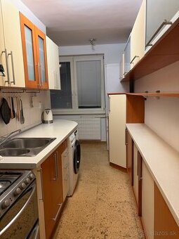 2 - izbový svetlý byt v Ružinove - Ostredky