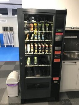 Stravovací výdajný automat