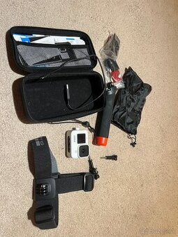 Outdoor kamera GoPro HERO 12 s prislusenstvom a SD kartou