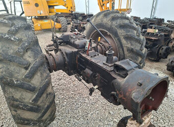 Predam zadnu cast traktora zetor 52-7745
