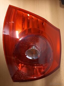 Lavy zadny svetlomet