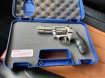 Smith and wesson sw m60-15 3"