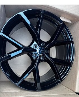 ORIGINÁL VW TOUAREG R22 ESTORIL BLACK R-line