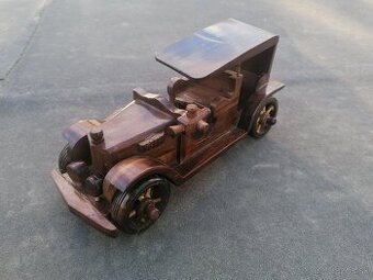 Predám starožitné drevené auto
