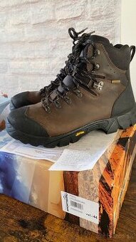 Vibram podrážka. Turistické topánky 1x použité