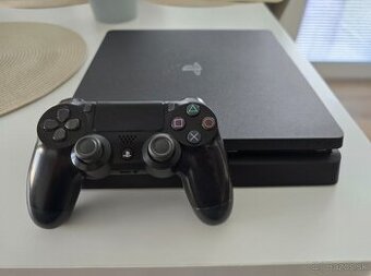 Predám SONY Playstation 4 500GB + dva ovládače