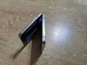 Samsung flip 5 256gb v Top stave je skoro nepouzivany bol ib