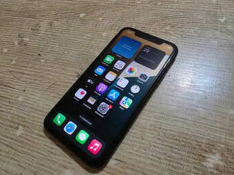 Iphone XR s novou bateriou v super stave displej mal nalepen