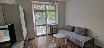 Na prenájom tehlová garsonka s balkónom, 29.augusta BB