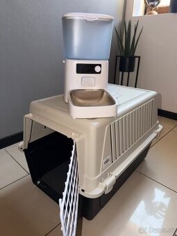 Prepravka pre psa + automaticke krmidlo