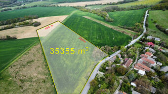 Pozemok 35 355 m² vhodný na chov koní či hospodárstvo – Praš