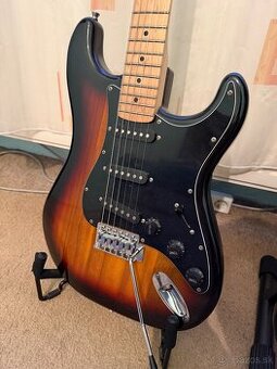 Weinberger elektrická gitara – sunburst / čierny pickguard