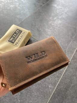 Šikovná dámska kožená peňaženka Wild tmavo hnedá.