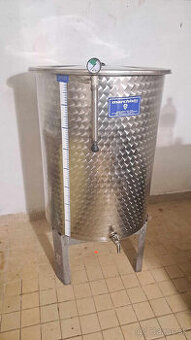 Nerezový sud s podstavcom 300l