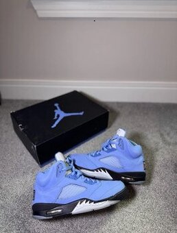 Air Jordan 5 Retro UNC University Blue Size 10.5 DV1310-401