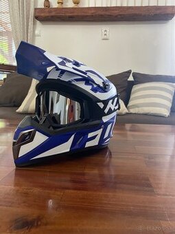 Motocross prilba.