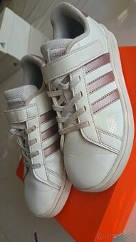 Dievčenské Adidas tenisky