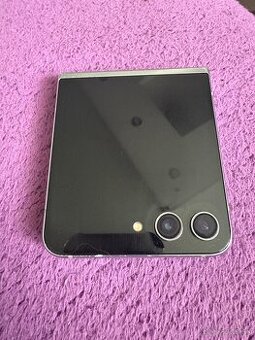 Samsung galaxy FLIP 5 256GB. + watch 5 pro 45mm.