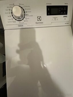 Predam práčku elektrolux na opravu alebo dieli