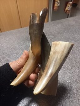 Retro soška z byvolieho roha