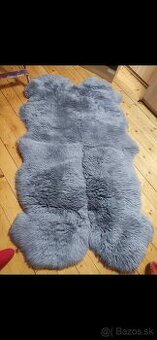 Koberec z ovcej kozusiny