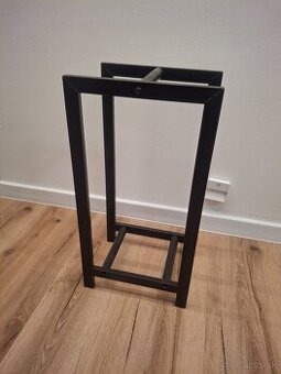 Stojan na drevo nový, kovový