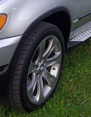 Plastové lemy blatníkov BMW X5 E53.