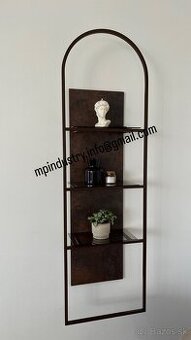 Kovová polica so sklenenými policami – dizajn