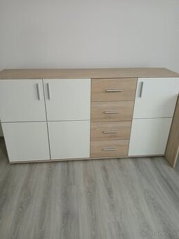 Predam komodu a stolik