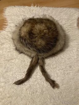 Čiapka a nákrčník z pravej kožušiny